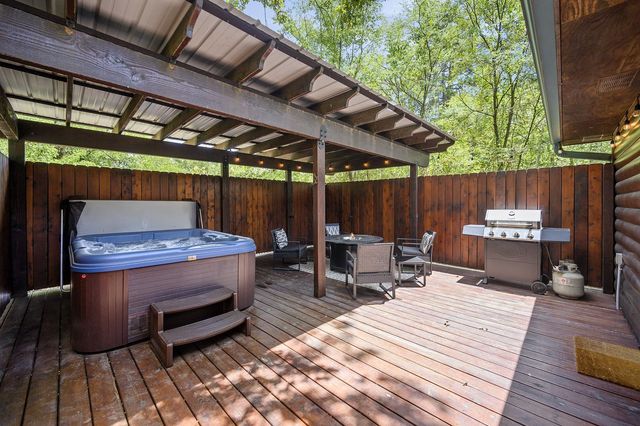 Acorn Alcove | Broken Bow, Oklahoma | HochaCabins